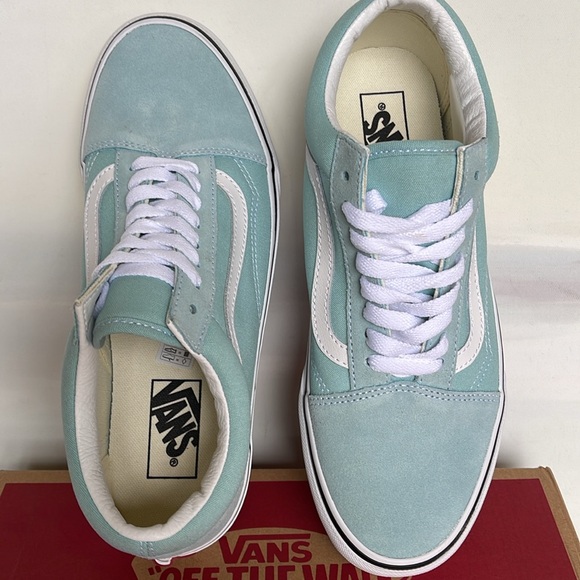 Vans WMNS Old Skool
Color Theory Canal Biue
VN0007NTH70
Sneakers - Picture 13 of 16